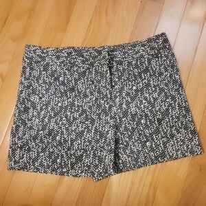 Express Black and White Cuffed Shorts Size 00
